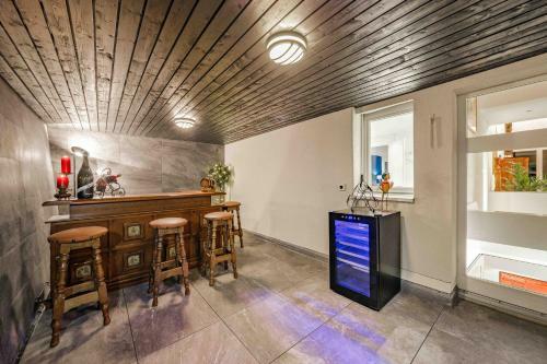 Villa Ysara, 7 Bedroom Pool Villa With Lake Lucerne View