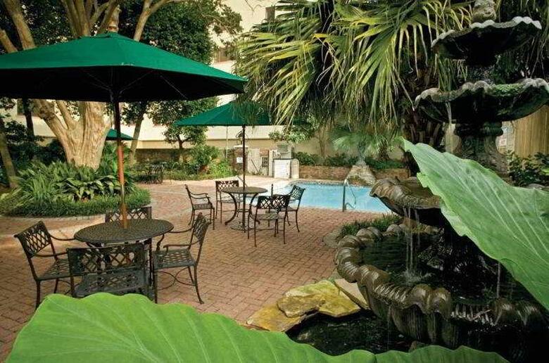 Hotel Avenue Plaza Resort