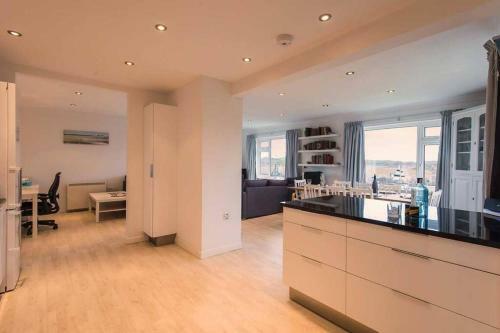 Ty Deryn - Sleeps 6-spacious Family Holiday Home
