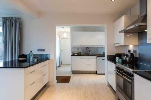 Ty Deryn - Sleeps 6-spacious Family Holiday Home