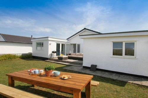 Apartamento Ty Bychan - Sea Views - 4 Bed Bungalow-ravenspoint