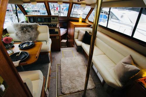 Exceptional Yacht With Two Bedrooms In West Wales