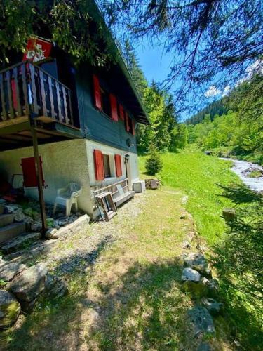 Charmant Chalet Immerg� Dans La Nature