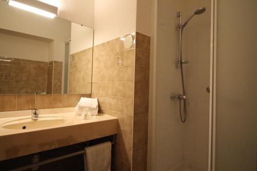 Logis L'arbousier - Hotel De La Paix