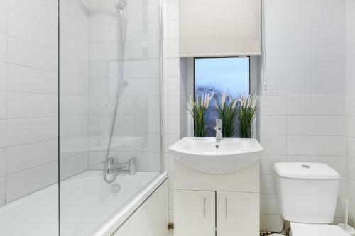 Apartamento Pinewood Studios Bright 4 Bed 2 Bath House Near Slough