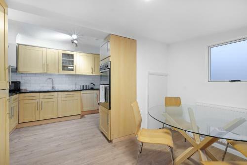 Apartamento Pinewood Studios Bright 4 Bed 2 Bath House Near Slough