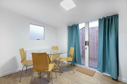 Apartamento Pinewood Studios Bright 4 Bed 2 Bath House Near Slough
