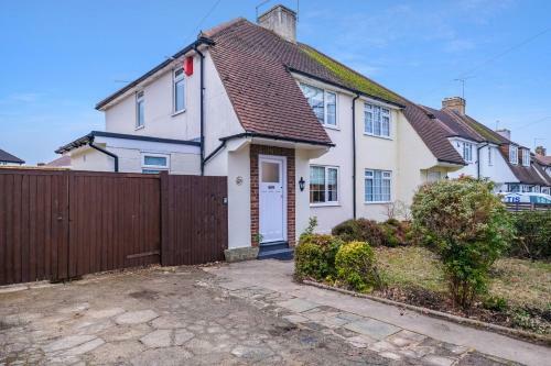 Apartamento Pinewood Studios Bright 4 Bed 2 Bath House Near Slough