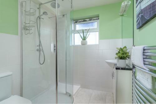 Amazing Sea Views From This Modern 1 Bedroom Apartment