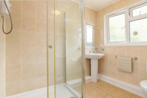 Stunning Sea Views From This Spacious 2 Bedroom Apartment