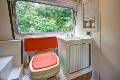 Glamping 1970 American Airstream Motorhome