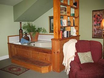Hotel Highland Lake Inn & Resort - Flat Rock