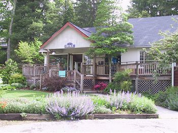 Hotel Highland Lake Inn & Resort - Flat Rock