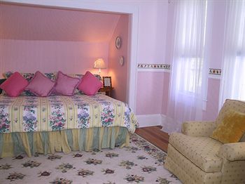 Hotel Highland Lake Inn & Resort - Flat Rock