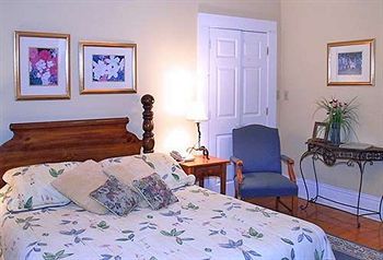 Hotel Highland Lake Inn & Resort - Flat Rock