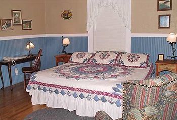Hotel Highland Lake Inn & Resort - Flat Rock