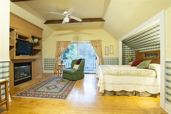 Hotel Highland Lake Inn & Resort - Flat Rock