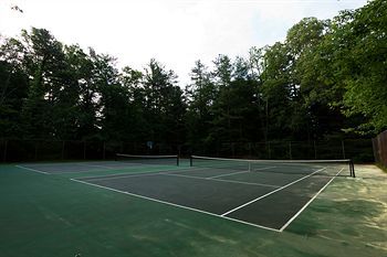 Hotel Highland Lake Inn & Resort - Flat Rock