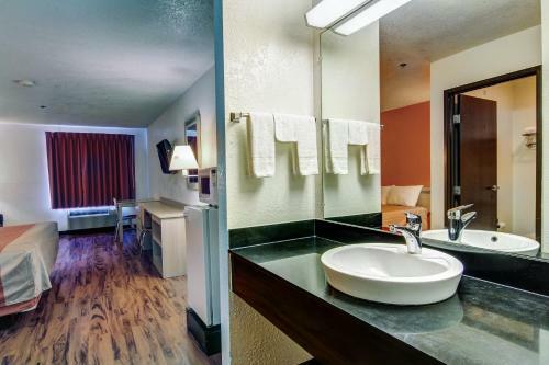 Motel 6 - Columbia