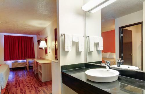 Motel 6 - Columbia