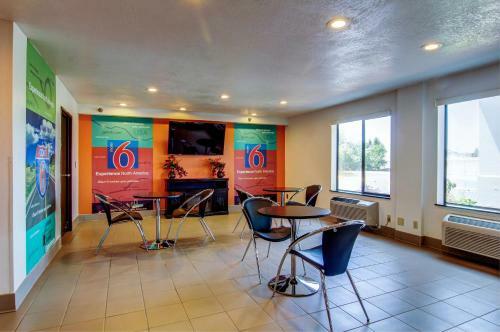 Motel 6 - Columbia