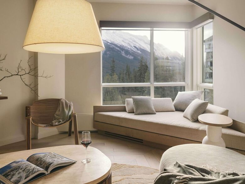 Hotel Rimrock Banff, Emblems Collection