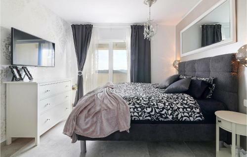Awesome Home In Lupoglav With 4 Bedrooms