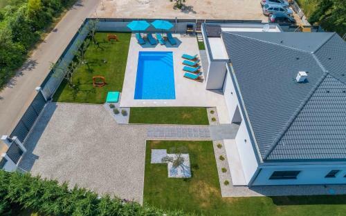 Holiday Home In Mali Vare?ki/istrien 37975