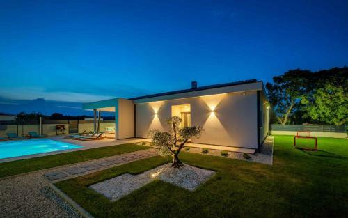 Holiday Home In Mali Vare?ki/istrien 37975