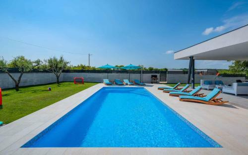 Holiday Home In Mali Vare?ki/istrien 37975