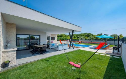 Holiday Home In Mali Vare?ki/istrien 37975