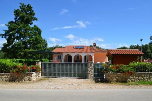Villa Holiday Home Zahtila