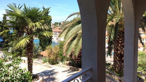 Apartment In Maslinica 70m From The Sea