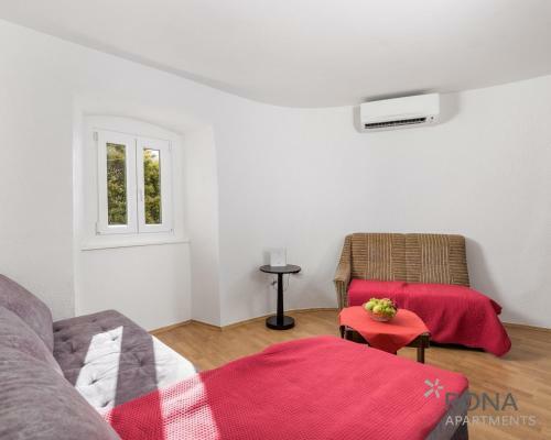 Rona Apartment More