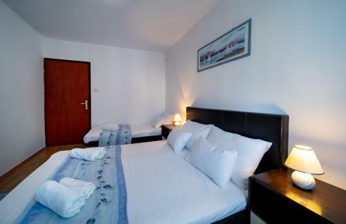 Apartments Lazari?