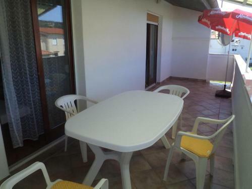 Apartments With A Parking Space Lopar, Rab - 17436