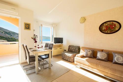 Apartamentos Beautiful Sea View With A Garden Terrace
