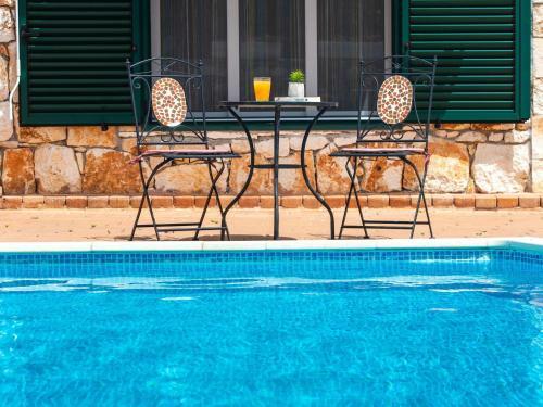Chic Holiday Home In Marina With Private Swimming Pool