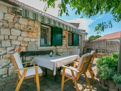 Chic Holiday Home In Marina With Private Swimming Pool