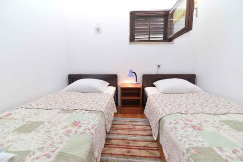 Apartment In Mali Losinj 33349