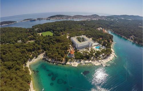 Beautiful Apartment In Mali Losinj With Wifi