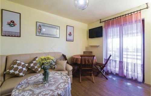 Two-bedroom Holiday Home In Petrinja