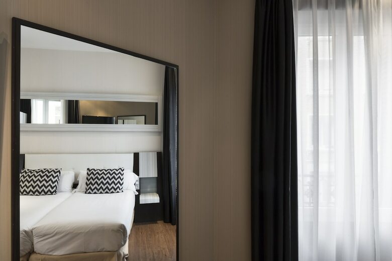 Hotel Petit Palace Triball