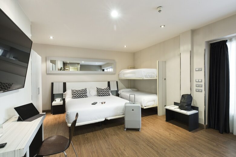 Hotel Petit Palace Triball