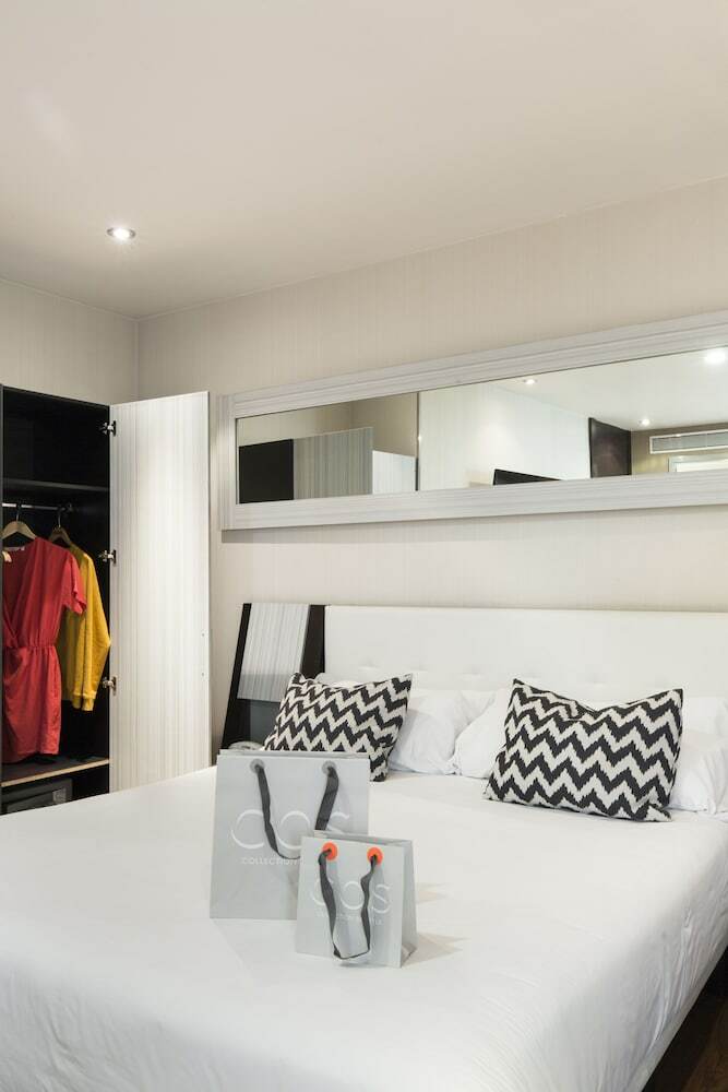 Hotel Petit Palace Triball