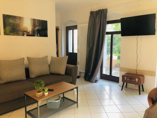 Helles 2 Raum Apartment Mit Eigener Terrasse Dresden Altstadt