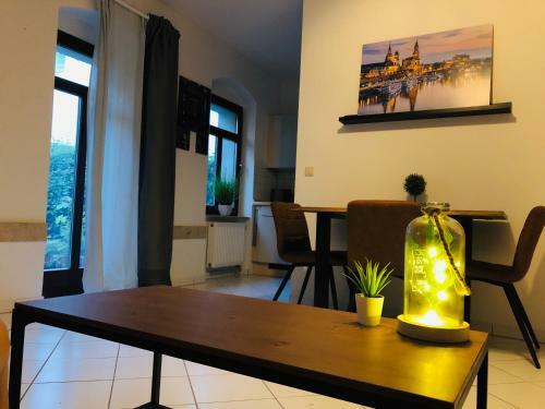 Helles 2 Raum Apartment Mit Eigener Terrasse Dresden Altstadt