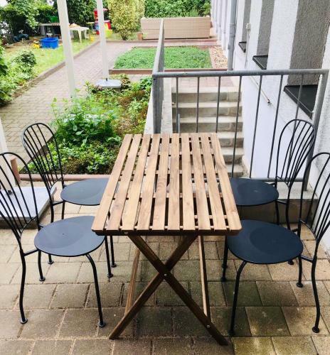 Helles 2 Raum Apartment Mit Eigener Terrasse Dresden Altstadt