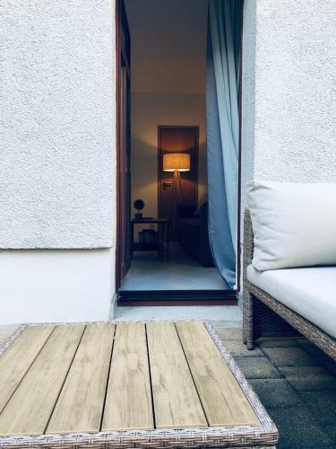 Helles 2 Raum Apartment Mit Eigener Terrasse Dresden Altstadt