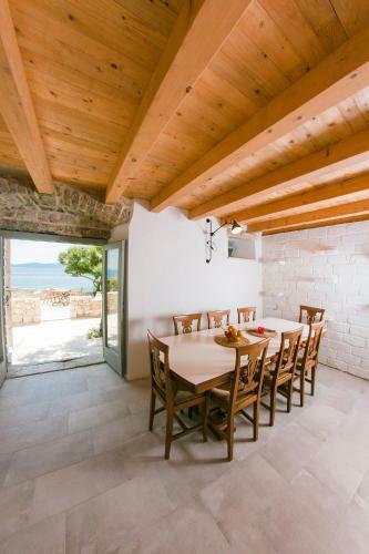 Stone Lady Holiday House